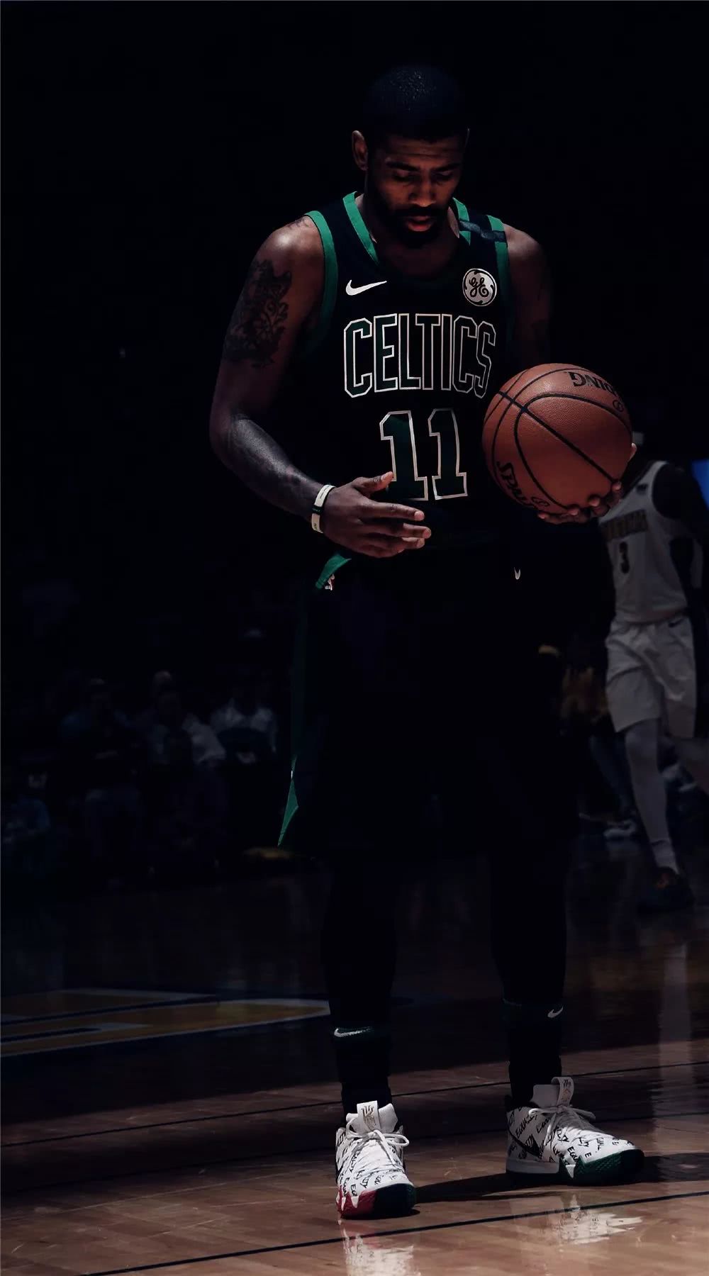 的年轻中场 的年轻中场